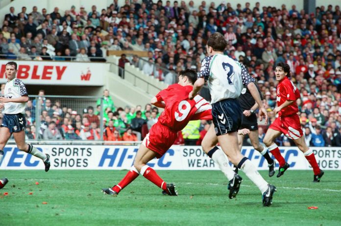 This is an image of Ian Rush putting Liverpool two goals ahead in the 1992 FA Cup final.