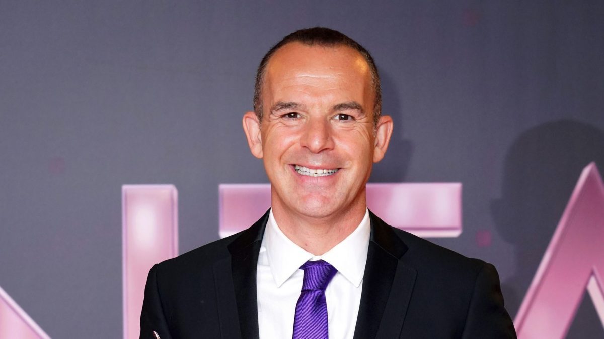 https://commons.wikimedia.org/wiki/File:Martin_Lewis_at_the_National_Television_Awards.jpgvia - https://creativecommons.org/licenses/by-sa/4.0/