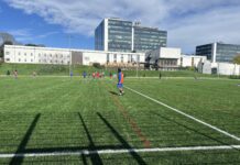 Five-goal thriller at Derby university men’s trial match in preparation for 2026 Varsity Derby university trial match, with an orange team player closest to the sideline.
